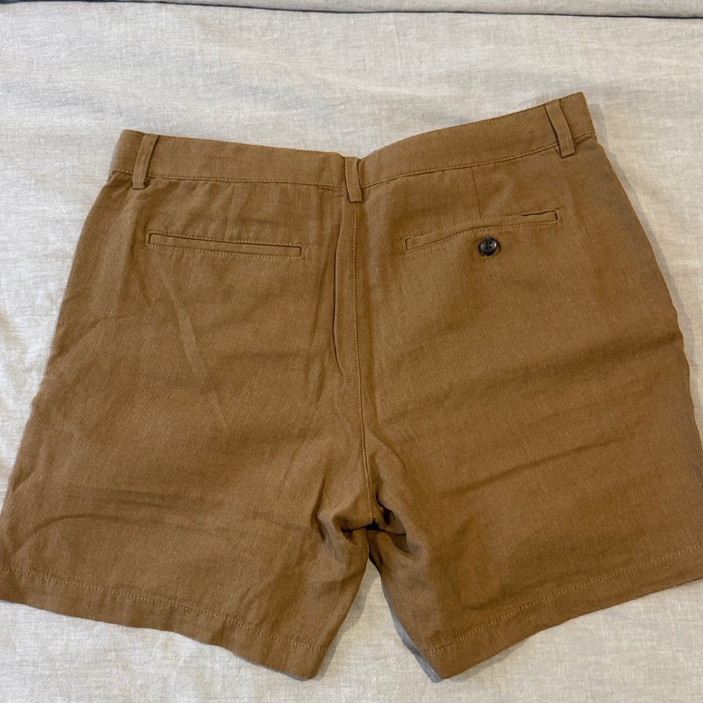 Banana Republic Tan Flat Front Shorts
Linen Blend
Size 33